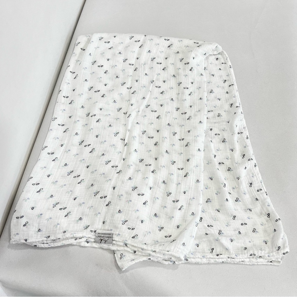 aden + anais White Floral Blanket Pink Accents Muslin Swaddle 44" X 45" Comfy
